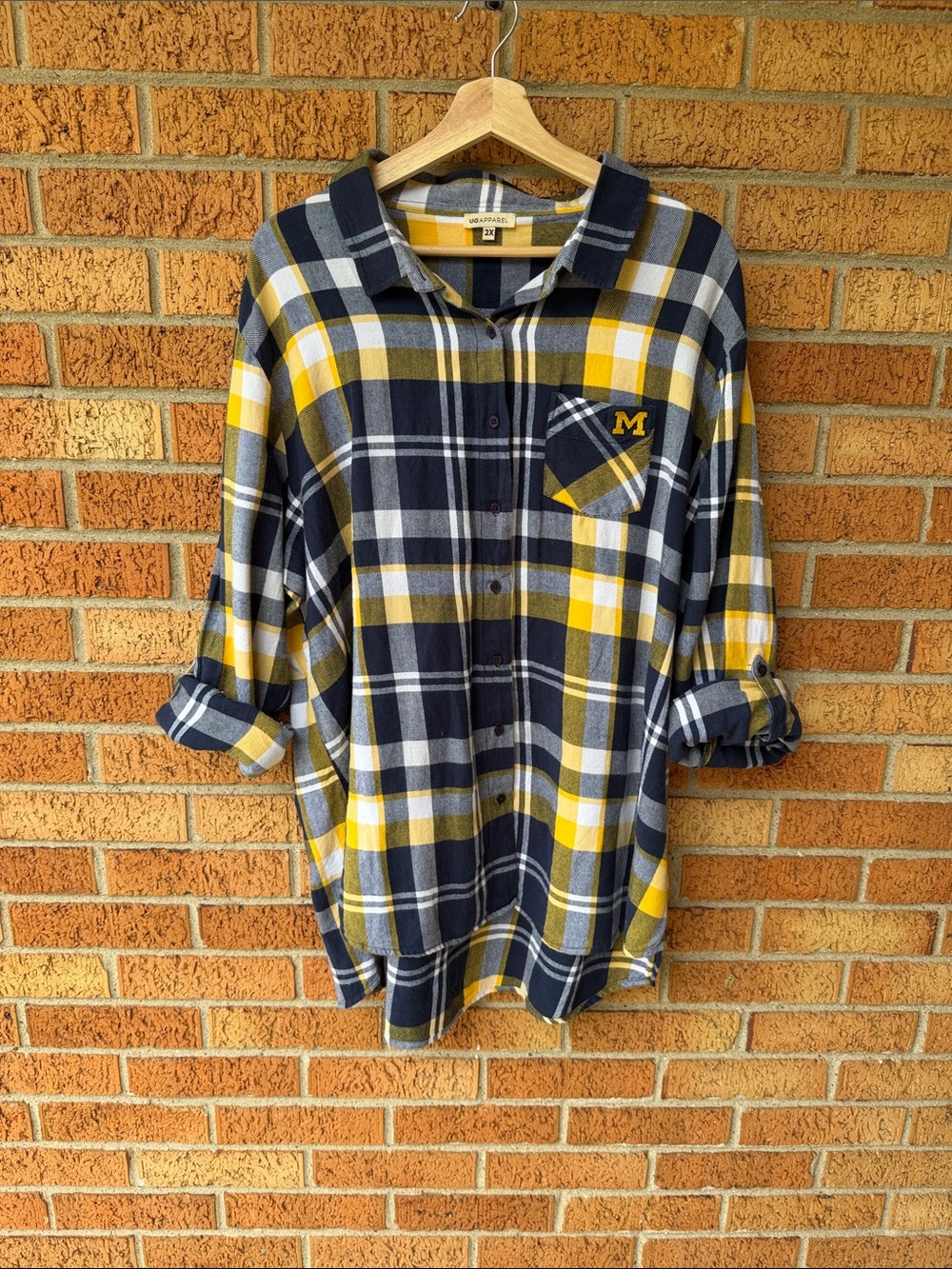 University of Michigan (UM) Embroidered Plaid Womens Button up 2XL Maize & Blue